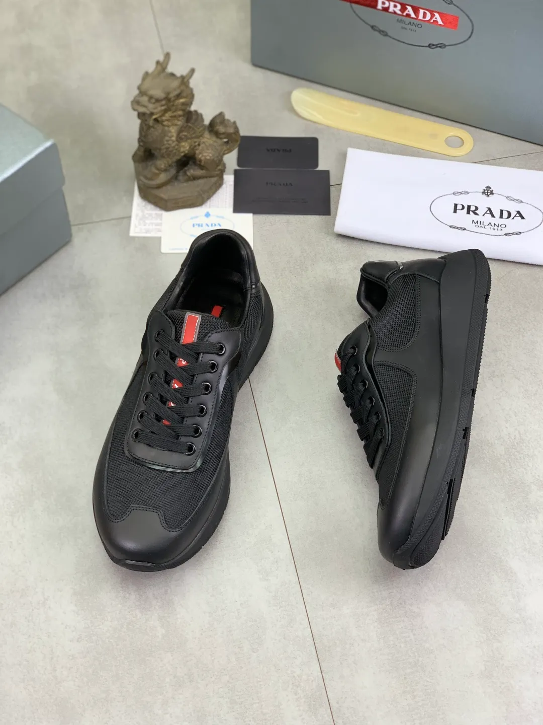 Men's men's shoes💰P600💰【New style】Top quality, classic popular models on the official website, timeless for a century,🆘 The trendy brand (Prada) mainly promotes popular models, avant-garde and versatile fashionable men's shoes, private version molding, cowhide surface splicing 1:1 oil edge processing... fashionable and simple, original imported cowhide interior cowhide feet; the atmosphere and personality are more fashionable, eye-catching and pursuing class. It will subvert old ideas and be a must-have for fashionistas who want to spend time with you! Must keep it! High-end comfort, high-end quality workmanship. Size: 38-44 4️⃣ colors available. full package